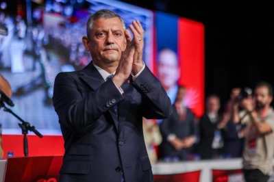 &Ouml;zg&uuml;r &Ouml;zel delegelere teşekk&uuml;r etti