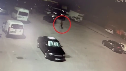 Bursa'da &ccedil;aldığı otomobili arkadaşına hediye etti