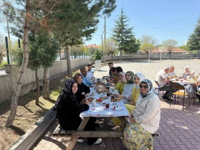 &Ouml;zel &ccedil;ocuklardan Anneler G&uuml;n&uuml; s&uuml;rprizi
