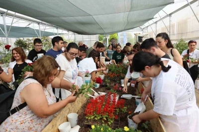 &Ouml;zel eğitim &ouml;ğrencileri &ccedil;i&ccedil;ek dikti
