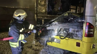 &Ouml;zel halk otob&uuml;s&uuml; yandı