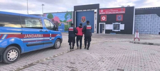 &Ouml;zel hayata ilişkin g&ouml;r&uuml;nt&uuml; ve sesi ifşa eden şahsı jandarma yakaladı
