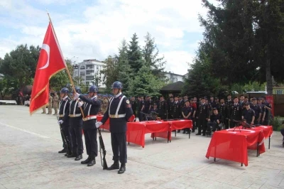 &lsquo;&Ouml;zel&rsquo; Mehmet&ccedil;ikler, yemin ederek bir g&uuml;nl&uuml;k asker oldu
