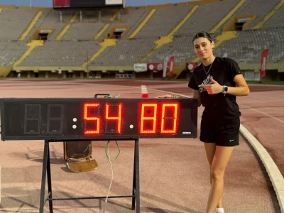 &Ouml;zel milli sporcu Aysel &Ouml;nder&rsquo;den d&uuml;nya rekoru