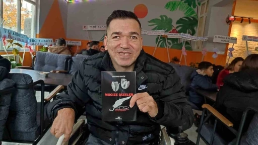 &Ouml;zel şair imza g&uuml;n&uuml;nde okurlarıyla buluştu
