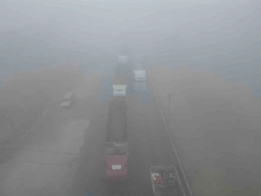 (&Ouml;ZEL) Sis nedeniyle trafiğe kapanan karayolu ulaşıma a&ccedil;ıldı
