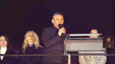 &Ouml;zg&uuml;r &Ouml;zel Adalar'da konuştu