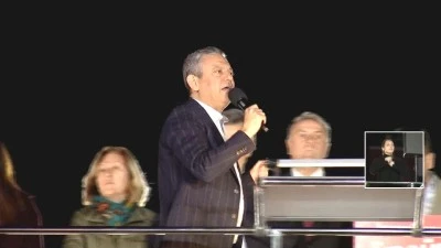 &Ouml;zg&uuml;r &Ouml;zel, Ataşehir'de konuştu