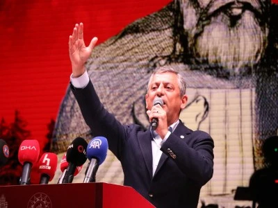 &Ouml;zg&uuml;r &Ouml;zel: Bug&uuml;n&uuml;n mağduru olsak da, yarının zalimi olmayacağız