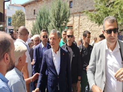 &Ouml;zg&uuml;r &Ouml;zel: CHP her zaman emek&ccedil;i ve emeklilerin yanındadır!