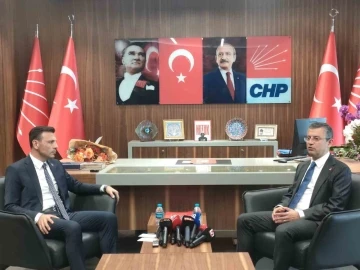 &Ouml;zg&uuml;r &Ouml;zel&rsquo;den CHP İl Başkanı &Ouml;zg&uuml;r &Ccedil;elik&rsquo;e tebrik ziyareti
