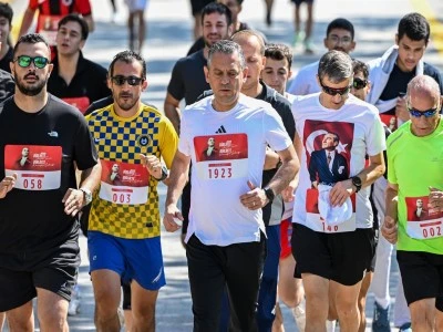 &Ouml;zg&uuml;r &Ouml;zel'den Cumhurbaşkanı Erdoğan'a: &Ccedil;ok sağ olsun