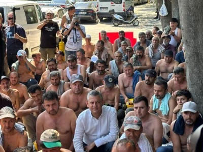 &Ouml;zg&uuml;r &Ouml;zel'den eylemde bulunan madencilere destek