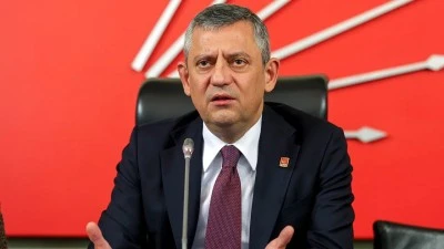 &Ouml;zg&uuml;r &Ouml;zel'den siyasi parti liderlerine bayram telefonu