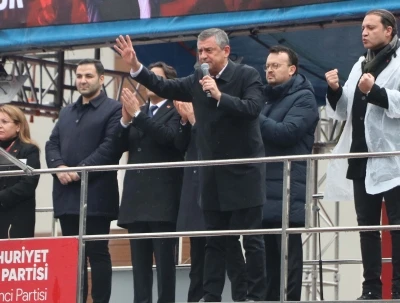 &Ouml;zg&uuml;r &Ouml;zel Denizli'den  seslendi: 'Vergiyi  tavana değil tabana yaymışlar'