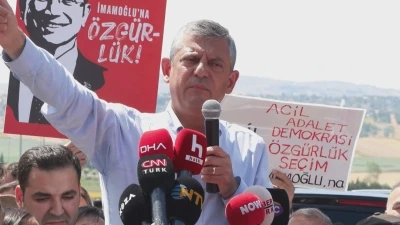 &Ouml;zg&uuml;r &Ouml;zel, duruşmaların ardından Silivri'de konuştu