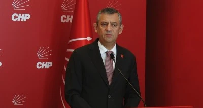 &Ouml;zg&uuml;r &Ouml;zel'e Cumhurbaşkanı'na hakaret soruşturması