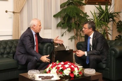 &Ouml;zg&uuml;r &Ouml;zel'e yapılan saldırıya Mustafa Bozbey'den sert a&ccedil;ıklama 