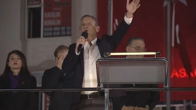  &Ouml;zg&uuml;r &Ouml;zel Esenyurt'ta konuştu