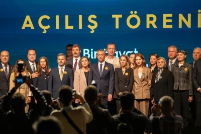 &Ouml;zg&uuml;r &Ouml;zel: Ferdi Zeyrek Vakfı'na sahip &ccedil;ıkmak, bir Manisa sevdasına ve iyiliğe sahip &ccedil;ıkmaktır