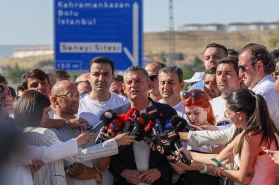 &Ouml;zg&uuml;r &Ouml;zel: Fotoğraftan Atat&uuml;rk'&uuml; silenleri millet kalbinden silmiştir