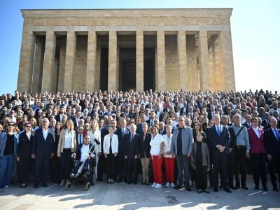 &Ouml;zg&uuml;r &Ouml;zel geniş bir katılımla Anıtkabir'de 