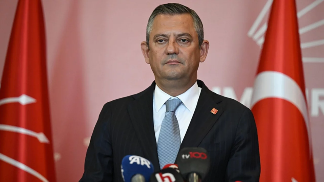  &Ouml;zg&uuml;r &Ouml;zel hakkında alenen hakaret soruşturması başlatıldı