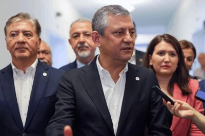 &Ouml;zg&uuml;r &Ouml;zel'in Genel Başkanlığı'nı yaptığı Yeni Parti'de yer alan Bursa Milletvekilleri ret oyu kullandı