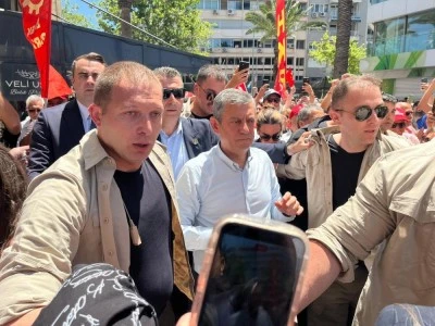 &Ouml;zg&uuml;r &Ouml;zel'in mitingi &ouml;ncesi toplananlara polis m&uuml;dahalesi