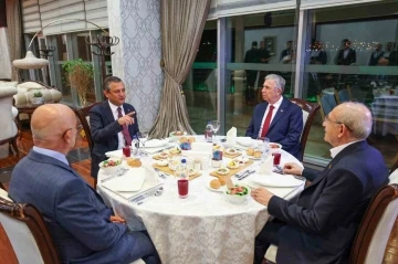 &Ouml;zg&uuml;r &Ouml;zel, Kemal Kılı&ccedil;daroğlu ile bir araya geldi