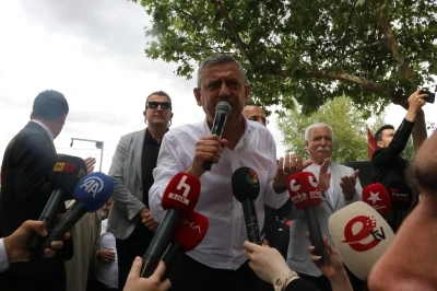 &Ouml;zg&uuml;r &Ouml;zel: Kısır &ccedil;ekişmelere girmek yerine milletin ekmek kavgasını vereceğiz