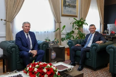 &Ouml;zg&uuml;r &Ouml;zel, Mansur Yavaş ile bir araya geldi