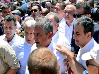 &Ouml;zg&uuml;r &Ouml;zel: M&uuml;cadelemiz devam edecek!