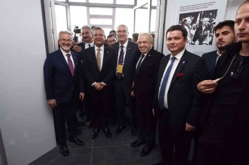 &Ouml;zg&uuml;r &Ouml;zel, Nil&uuml;fer&rsquo;deki Sağlık M&uuml;zesi&rsquo;nin a&ccedil;ılışını yaptı