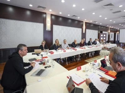 &Ouml;zg&uuml;r &Ouml;zel, partisinin Cumhurbaşkanlığı Aday Ofisi toplantısına katıldı