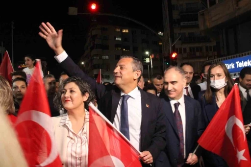 &Ouml;zg&uuml;r &Ouml;zel: "Ne korkuya ne ter&ouml;re teslim olmayacağız"
