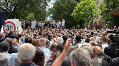 &Ouml;zg&uuml;r &Ouml;zel TBMM &ouml;n&uuml;nde geniş bir kitleye konuştu