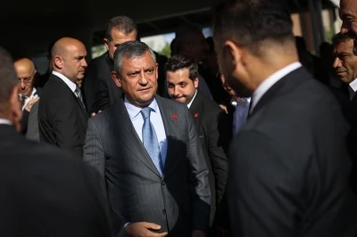 &Ouml;zg&uuml;r &Ouml;zel: Tedbir kararı olanlar il başkanı g&ouml;revden alamaz