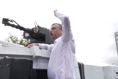 &Ouml;zg&uuml;r &Ouml;zel, TOMA'nın &uuml;zerine &ccedil;ıktı!