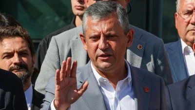 &Ouml;zg&uuml;r &Ouml;zel, yeniden CHP Genel Başkanı se&ccedil;ildi