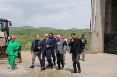 &Ouml;zl&uuml; hayvan konukevi ve katı atık tesisini inceledi
