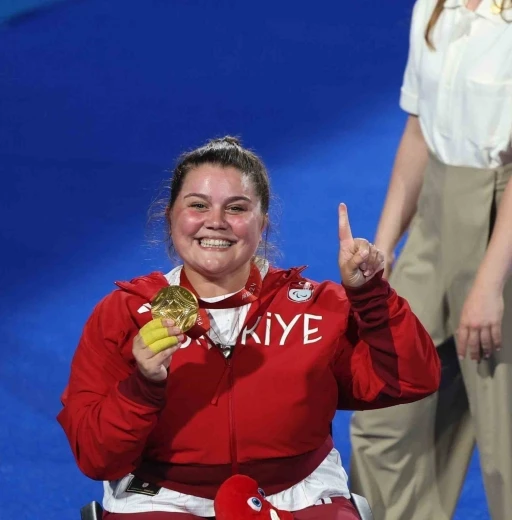 &Ouml;znur C&uuml;re Girdi, yılın paralimpik kadın sporcusu se&ccedil;ildi
