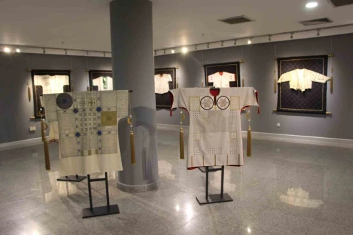 Padişahların &rsquo;Dualı g&ouml;mlekleri&rsquo; Trabzonlular ile buluştu
