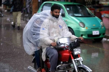 Pakistan&rsquo;daki sel ve yıldırımlarda can kaybı 87&rsquo;ye y&uuml;kseldi