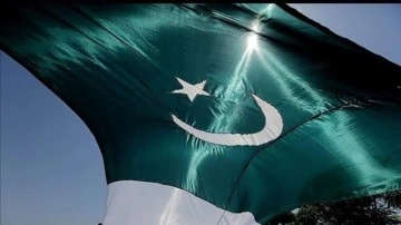 Pakistan'da 2022, h&uuml;k&uuml;met değişikliği dahil i&ccedil; siyasi kavgalarla ge&ccedil;ti