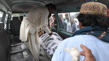 Pakistan'da bir alışveriş merkezinde &ccedil;ıkan yangında 11 kişi &ouml;ld&uuml;, 22 kişi yaralandı