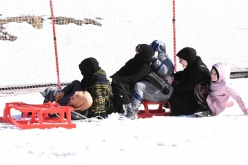 Paland&ouml;ken&rsquo;de yediden yetmişe kayak coşkusu
