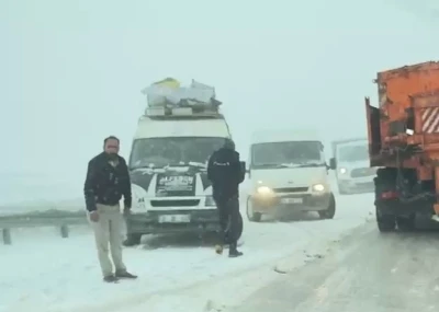 Paland&ouml;ken Ge&ccedil;idi baharda da ge&ccedil;it vermedi, s&uuml;r&uuml;c&uuml;lerin imdadına ekipler yetişti
