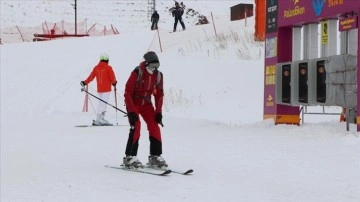 Paland&ouml;ken Kayak Merkezi'nde hafta sonu yoğunluğu