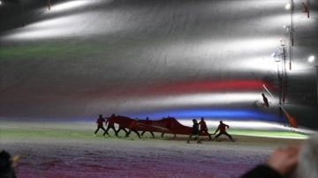 Paland&ouml;ken Kayak Merkezi'nde sezon nefes kesen g&ouml;sterilerle a&ccedil;ıldı